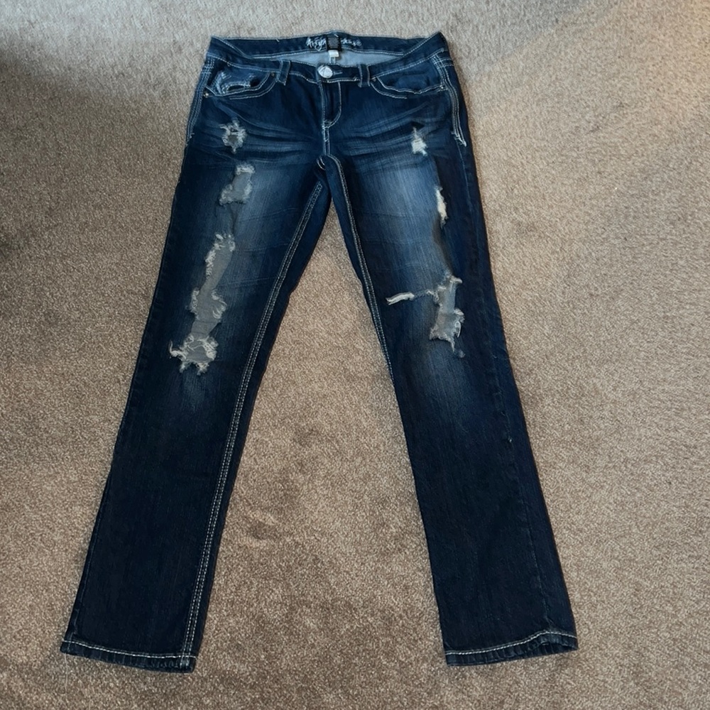 Arlya distressed jeans